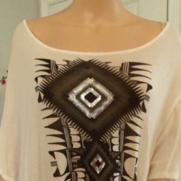 Gently Used-Black n Silver Aztec Asymmetrical Top - Picture 5 of 6